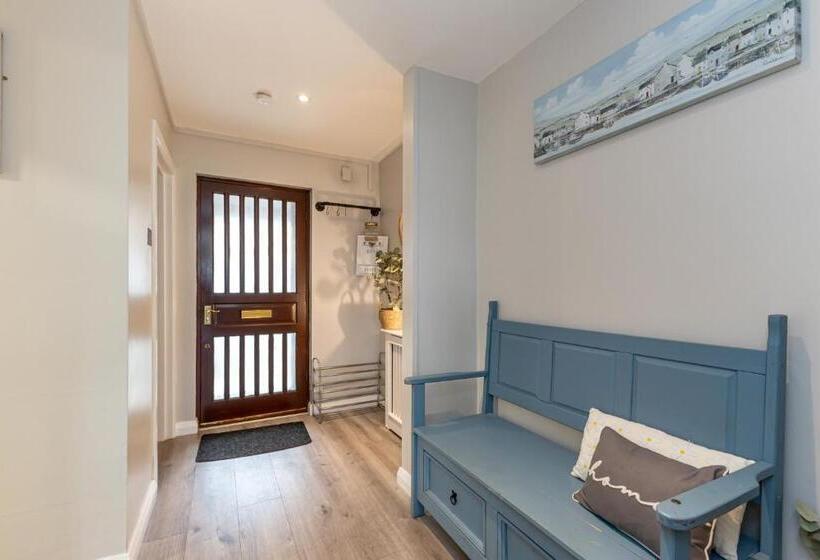 Central Apartment 3b