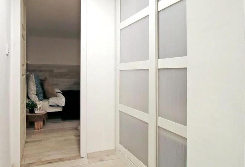 Cosy Cottage   Cheerful Apartment In The Center