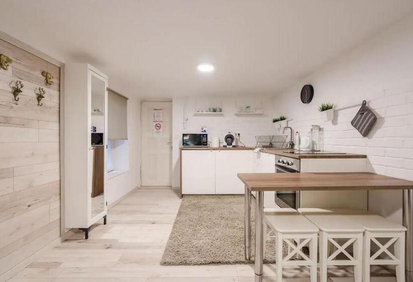 Cosy Cottage   Cheerful Apartment In The Center