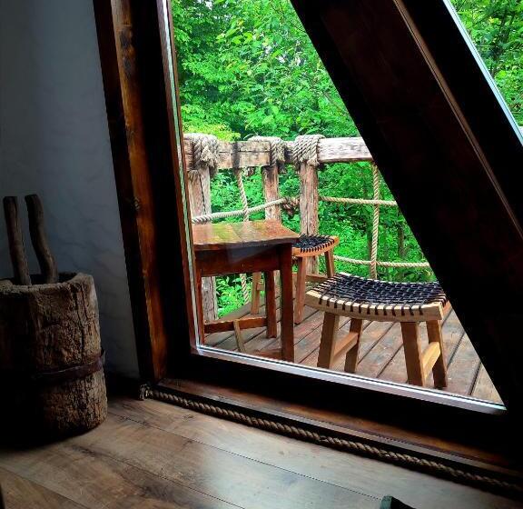 Căsuțele De Sub șipote