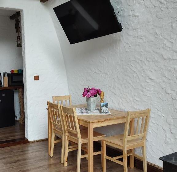 Căsuțele De Sub șipote