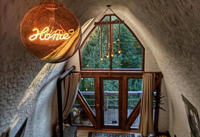 Căsuțele De Sub șipote