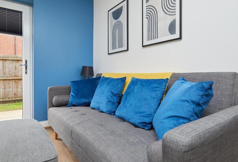 Derby City Centre   Train Station Roof Terrace House 3 Bed