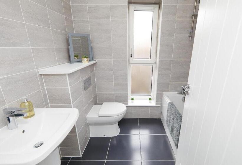 Derby City Centre   Train Station Roof Terrace House 3 Bed