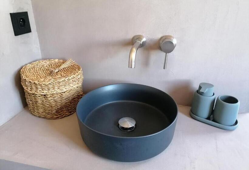 Отель Hôtel Les Suites Du Maquis