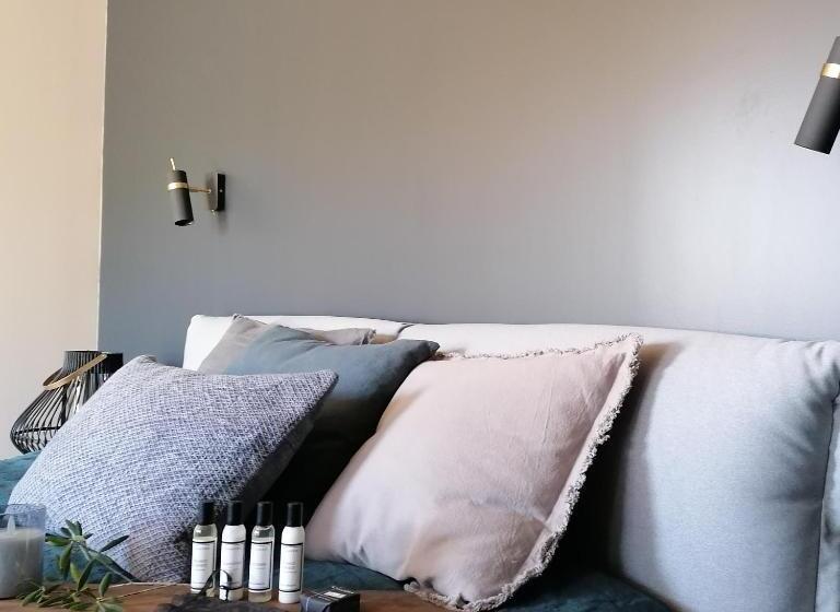 Отель Hôtel Les Suites Du Maquis