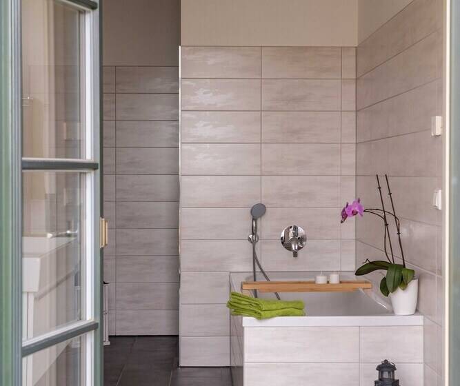 König Albert Residenz Nahe Bmw , Porsche , Dhl Und Messe