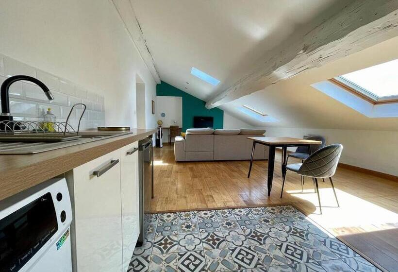 L Aigle D Or   Vue Cité Médiévale