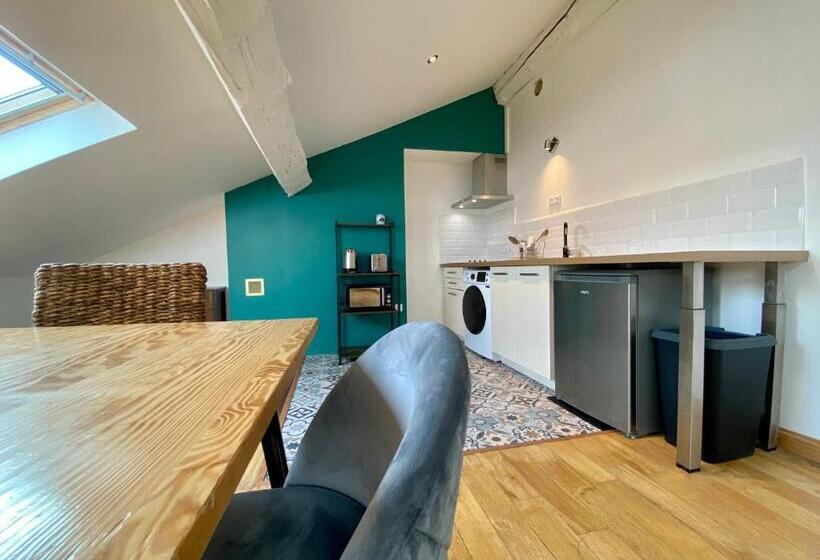 L Aigle D Or   Vue Cité Médiévale