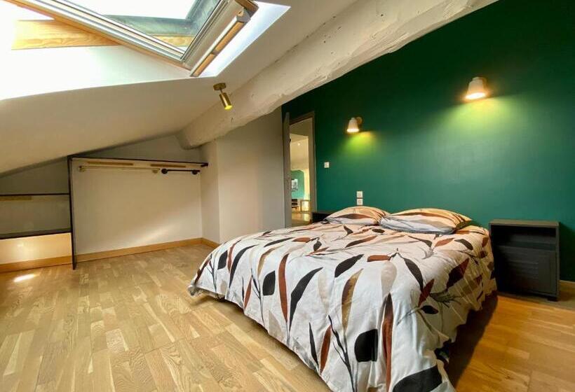 L Aigle D Or   Vue Cité Médiévale