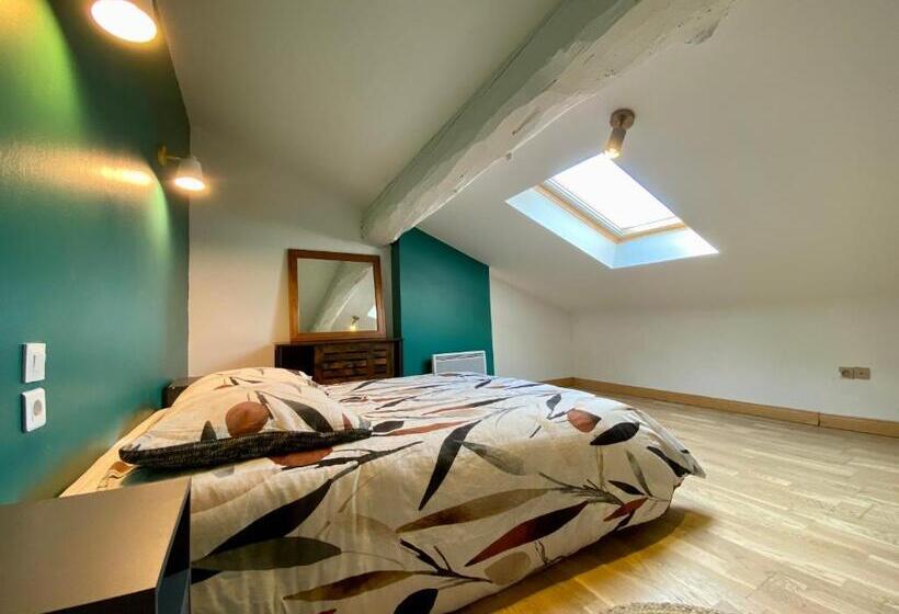 L Aigle D Or   Vue Cité Médiévale