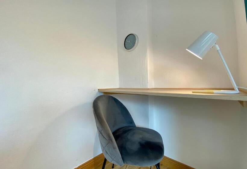 L Aigle D Or   Vue Cité Médiévale