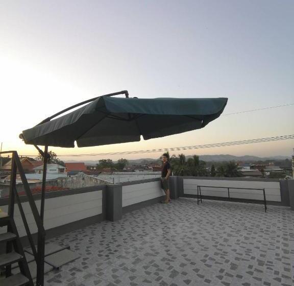 Пансион บ้านพรศรี Homestay