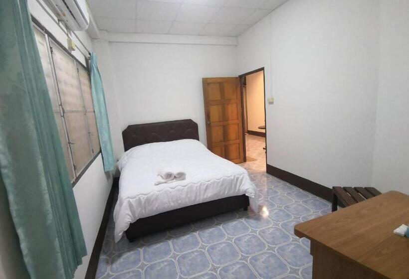 Пансион บ้านพรศรี Homestay