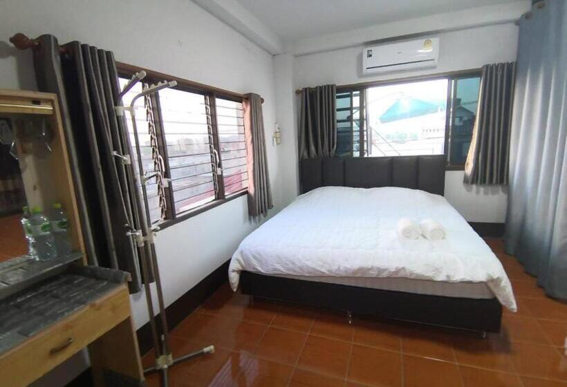 Пансион บ้านพรศรี Homestay