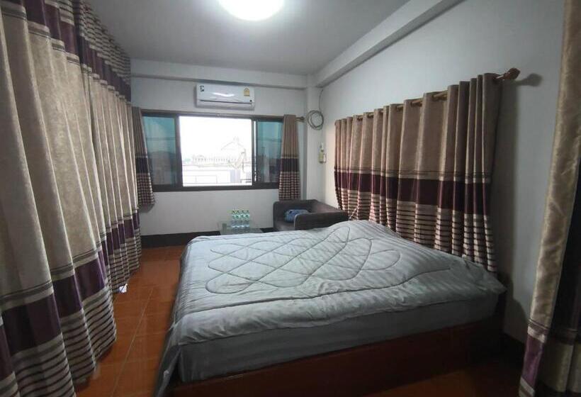 Пансион บ้านพรศรี Homestay