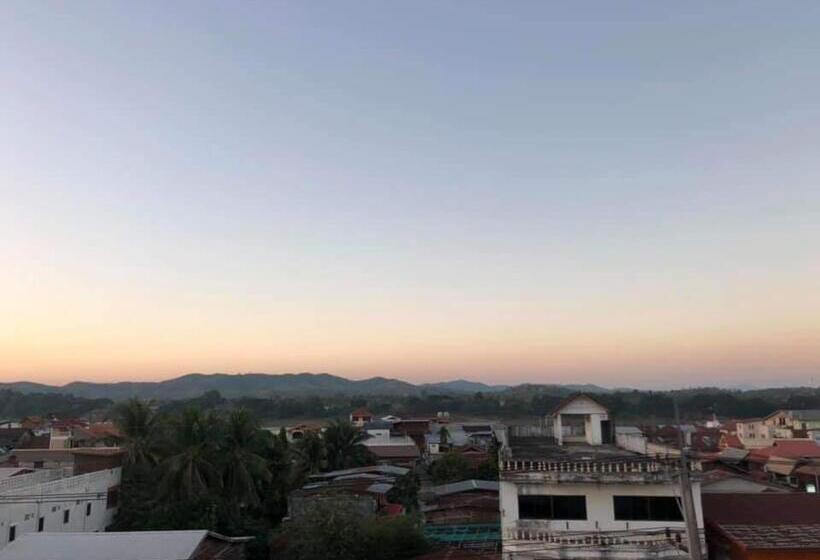 Пансион บ้านพรศรี Homestay