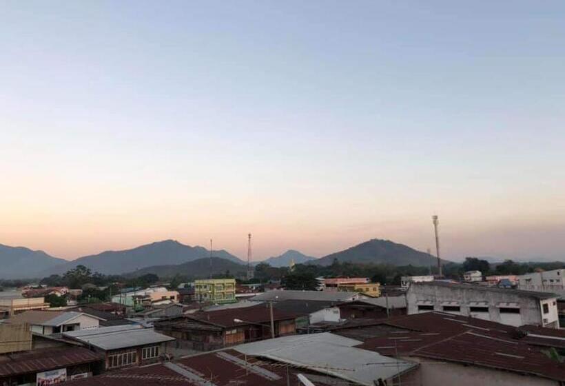 Пансион บ้านพรศรี Homestay