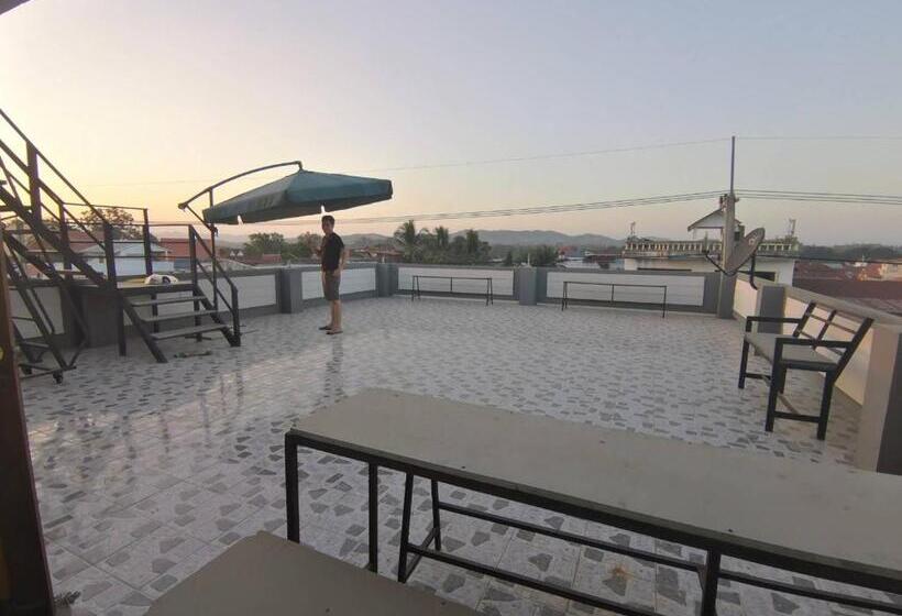 Пансион บ้านพรศรี Homestay