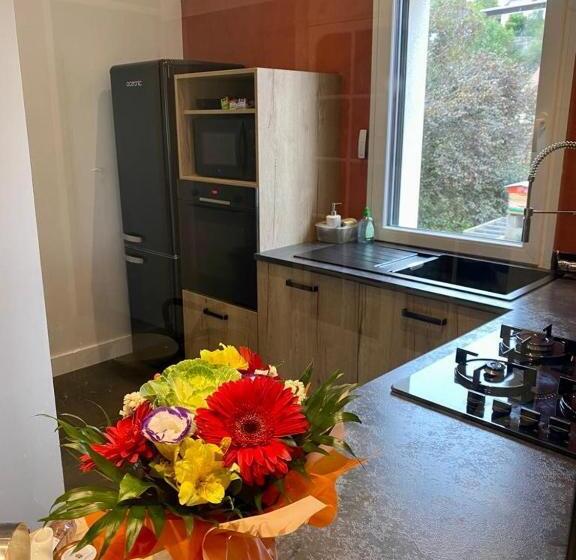 Proche Centre Ville, Gîte 4 étoiles Avec Piscine