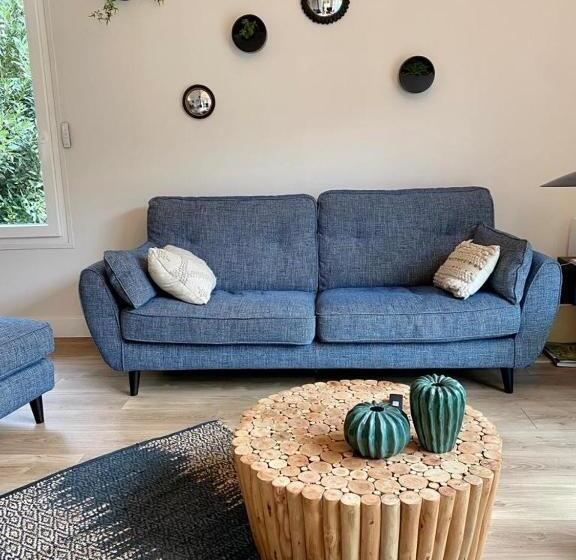 Proche Centre Ville, Gîte 4 étoiles Avec Piscine