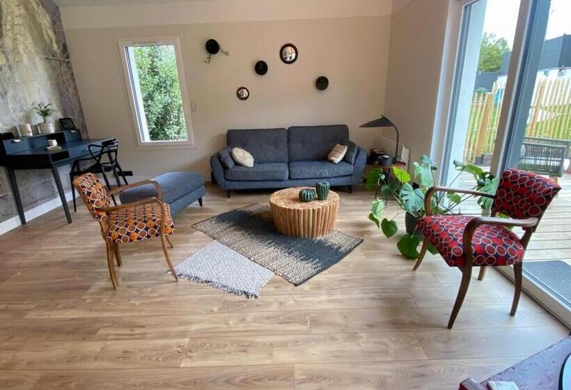 Proche Centre Ville, Gîte 4 étoiles Avec Piscine