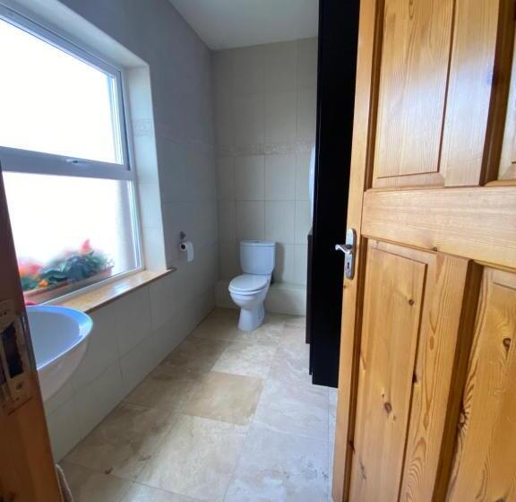 Town Villa With Charming Garden, Bbq Area & Sleeps 6