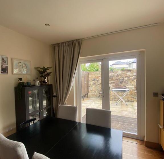 Town Villa With Charming Garden, Bbq Area & Sleeps 6