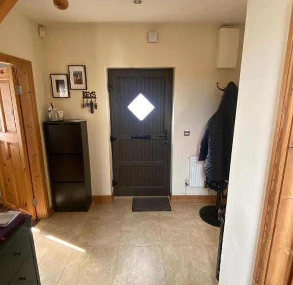 Town Villa With Charming Garden, Bbq Area & Sleeps 6