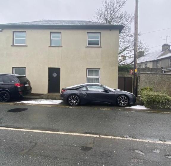 Town Villa With Charming Garden, Bbq Area & Sleeps 6