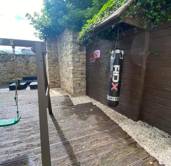 Town Villa With Charming Garden, Bbq Area & Sleeps 6