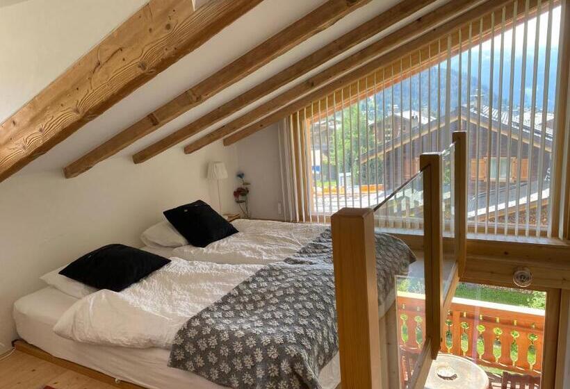 Verbier Sunny Apt, Fabulous View & Balcony, Sleeps 8