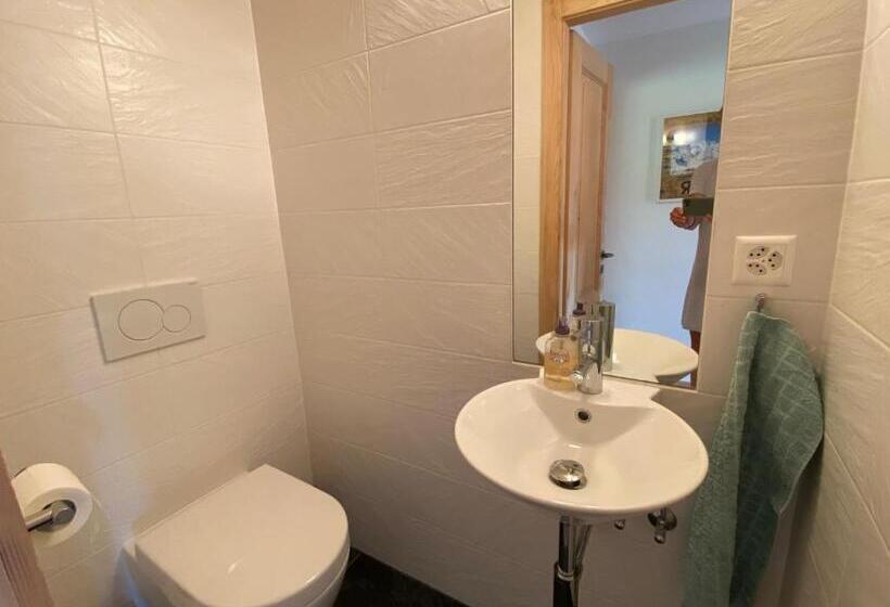 Verbier Sunny Apt, Fabulous View & Balcony, Sleeps 8