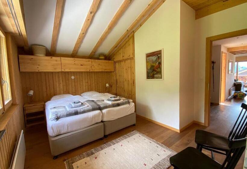 Verbier Sunny Apt, Fabulous View & Balcony, Sleeps 8