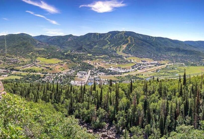 1038 Modern Townhome Close To The Slopes