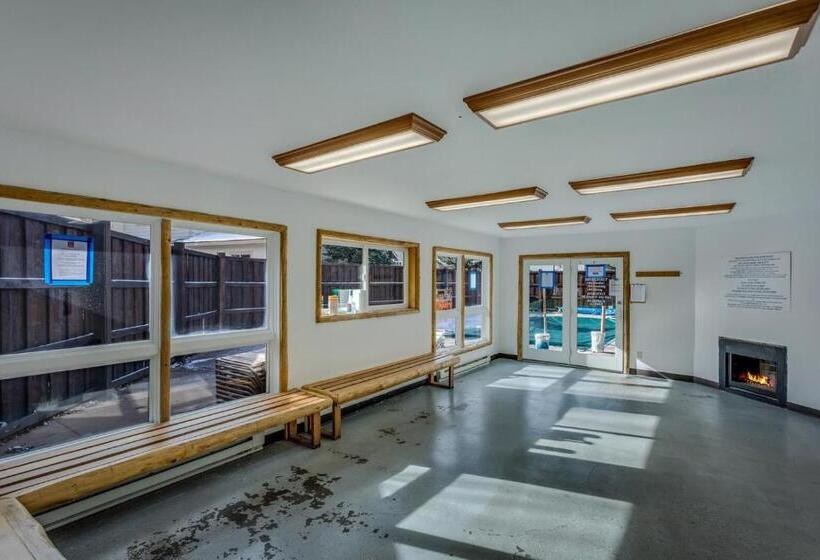 1038 Modern Townhome Close To The Slopes