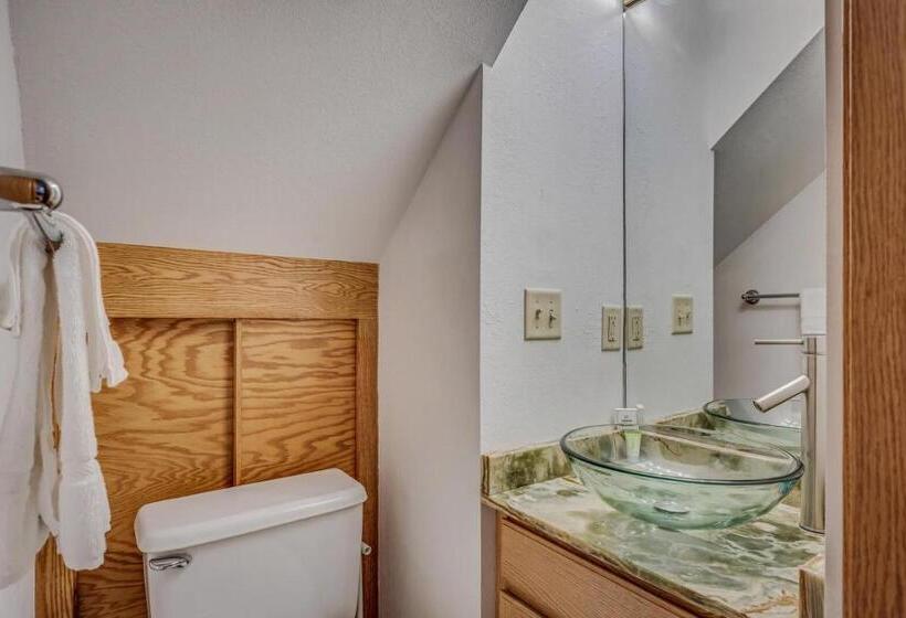 1038 Modern Townhome Close To The Slopes