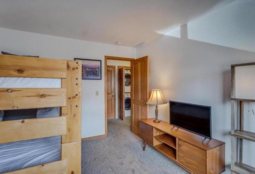 1038 Modern Townhome Close To The Slopes