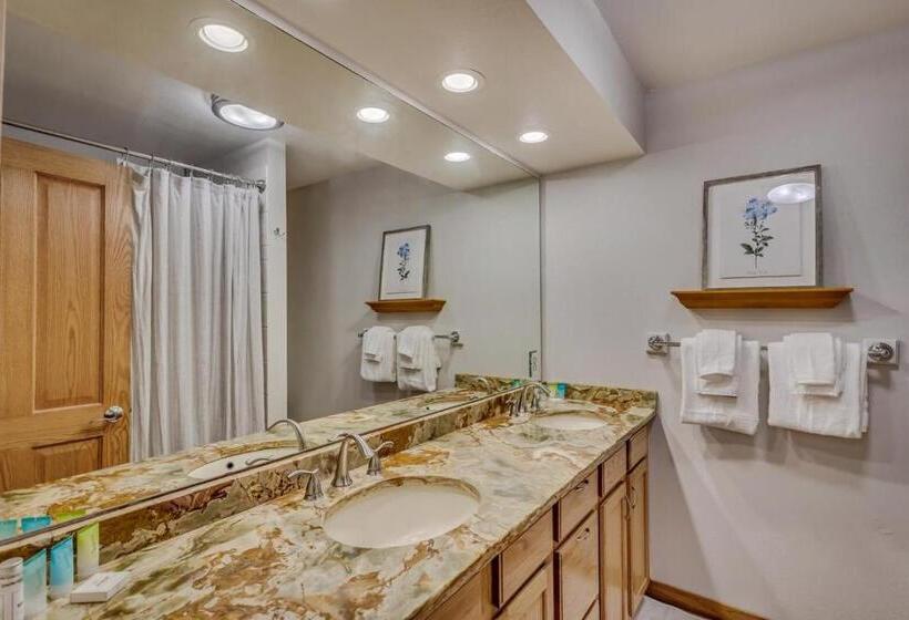 1038 Modern Townhome Close To The Slopes