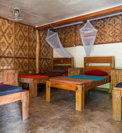 هاستل Soffta Surf Ranch