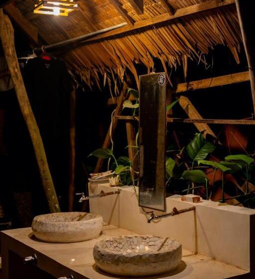 هاستل Soffta Surf Ranch