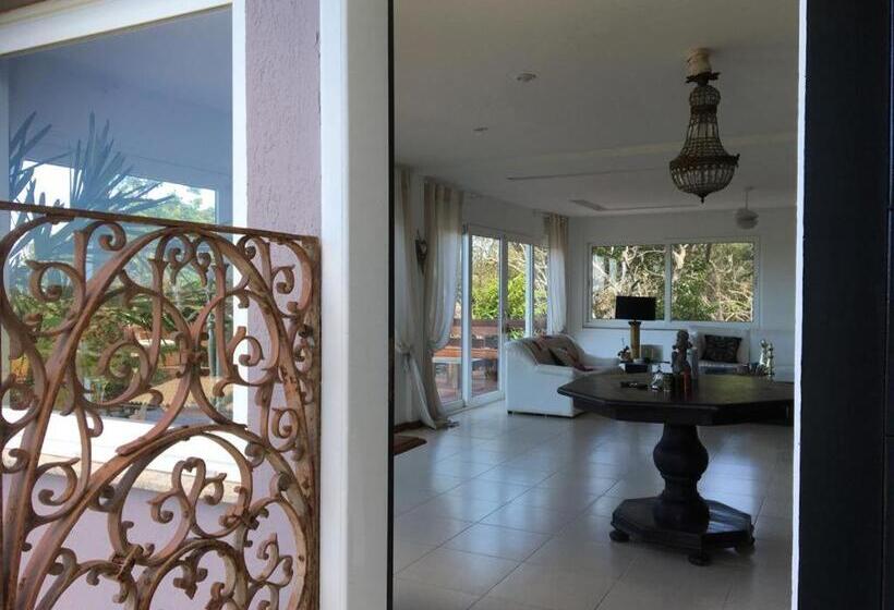 تختخواب و صبحانه Chez Monsieur