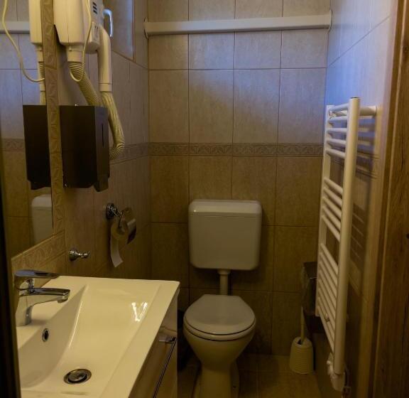 민박 Mamutfenyő Panzió