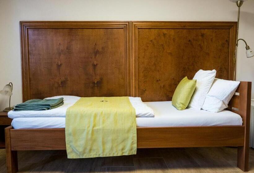 Bed and Breakfast Mamutfenyő Panzió