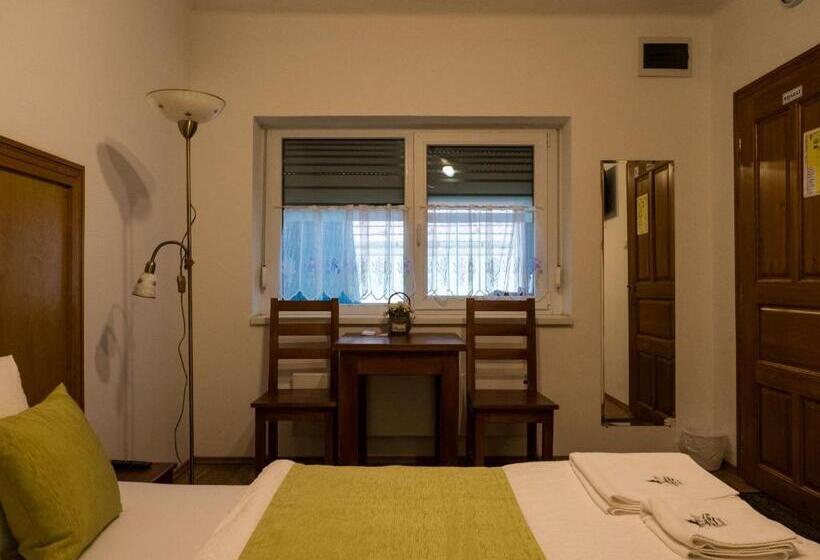 민박 Mamutfenyő Panzió