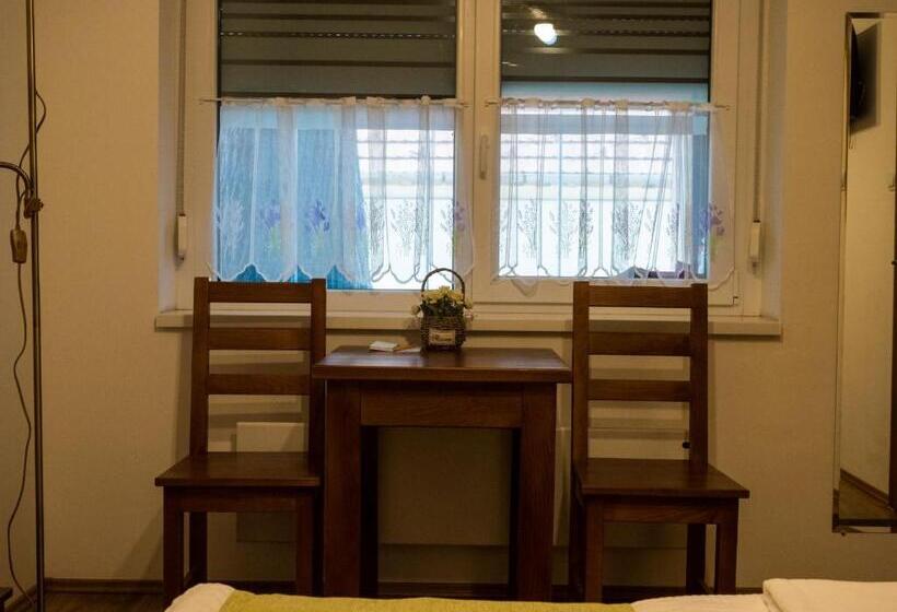 민박 Mamutfenyő Panzió