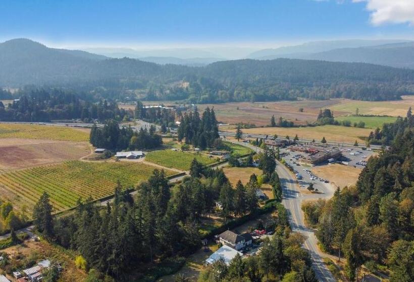 Cowichan Valley Country Escape