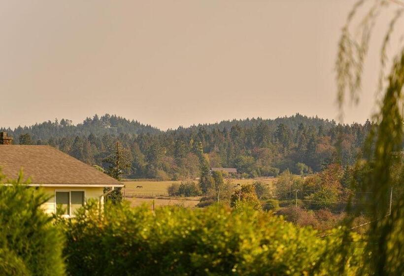 Cowichan Valley Country Escape