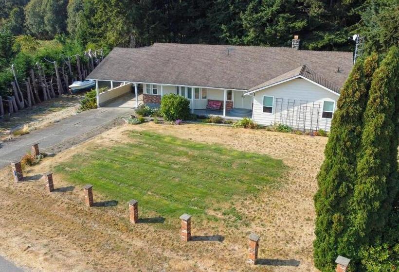 Cowichan Valley Country Escape