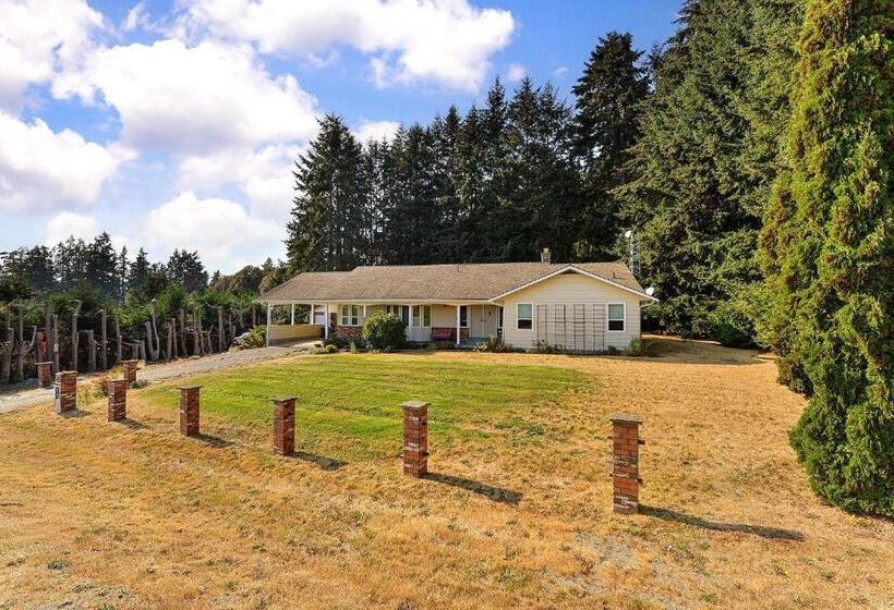 Cowichan Valley Country Escape